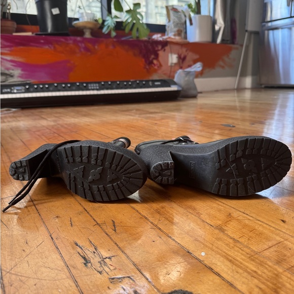 Hunter Heeled Rain Boots Women's - Picture 4 of 4